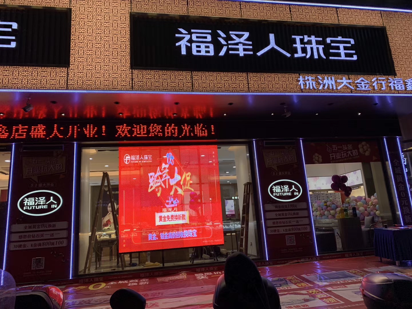 4s店橱窗玻璃led透明屏为什么应用广泛？